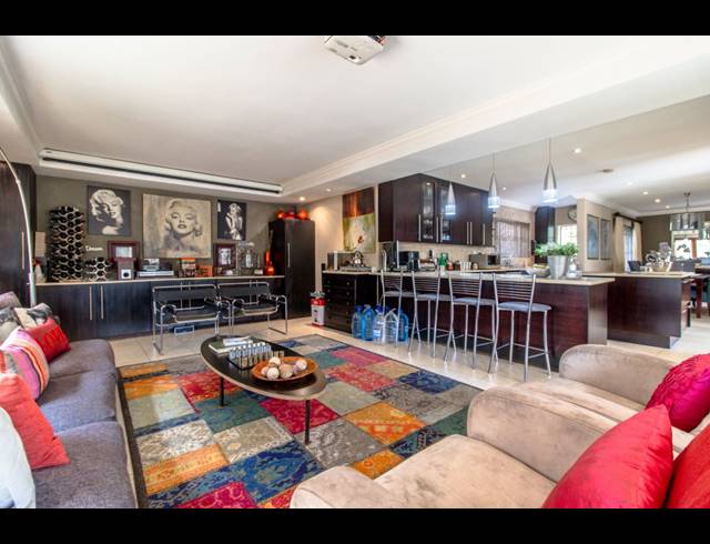 5 BEDROOM HOUSE FOR SALE IN GLENVISTA